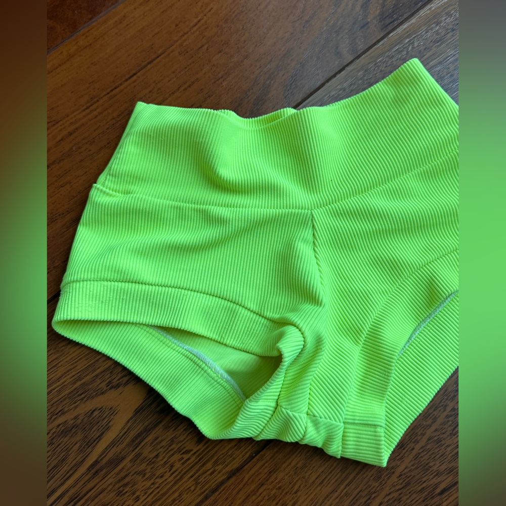 AA Dance Short Neon Green Size Child L